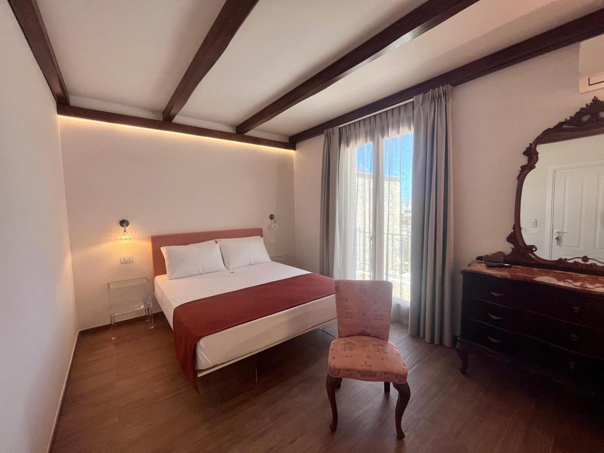 Ricordi Siciliani - Charme Rooms 산비토로카포 외부 사진